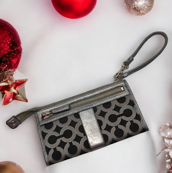 COACH Julia OP SignatureConvertible Clutch Zippy Wallet - Picture 7 of 7